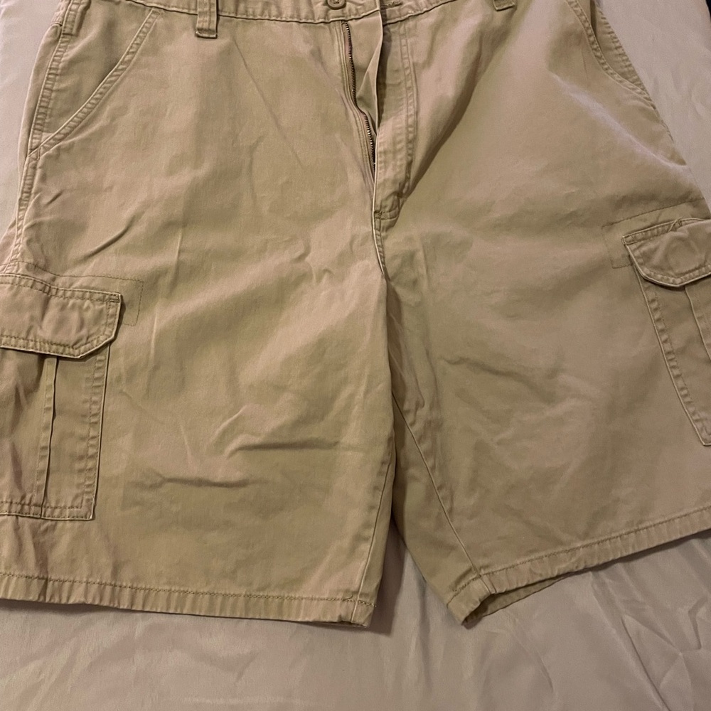 Wrangler Men's Beige Cargo Shorts
